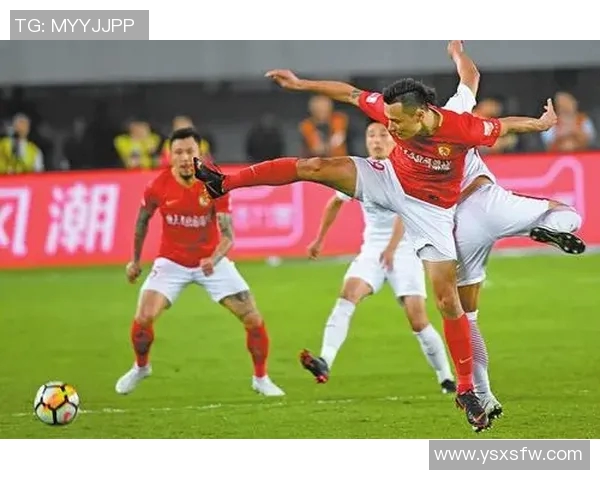 上港华夏激战正酣进球大战引发球迷热情高涨 上港华夏激战正酣进球大战引发球迷热情高涨