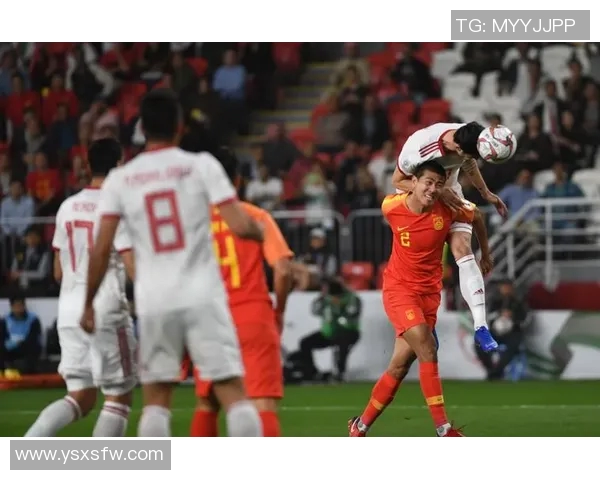 中国与伊朗足球对决宣传海报展现激情与荣耀的碰撞 中国与伊朗足球对决宣传海报展现激情与荣耀的碰撞